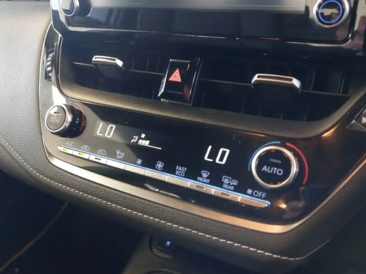 2022-toyota-corolla-20-vvt-i-icon-193bhp-hatchback-big-12