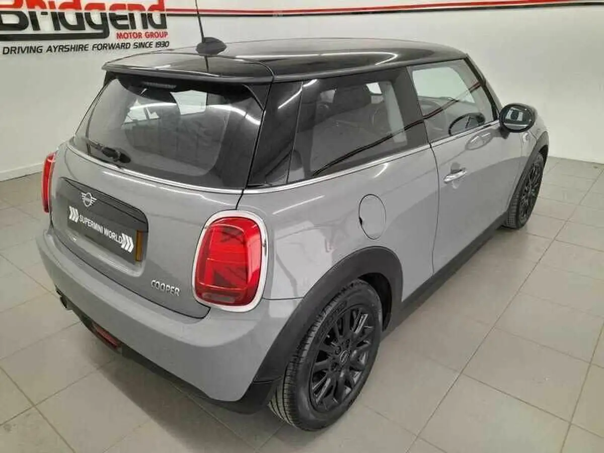 2019-mini-cooper-15-cooper-classic-hatchback-3d-big-8