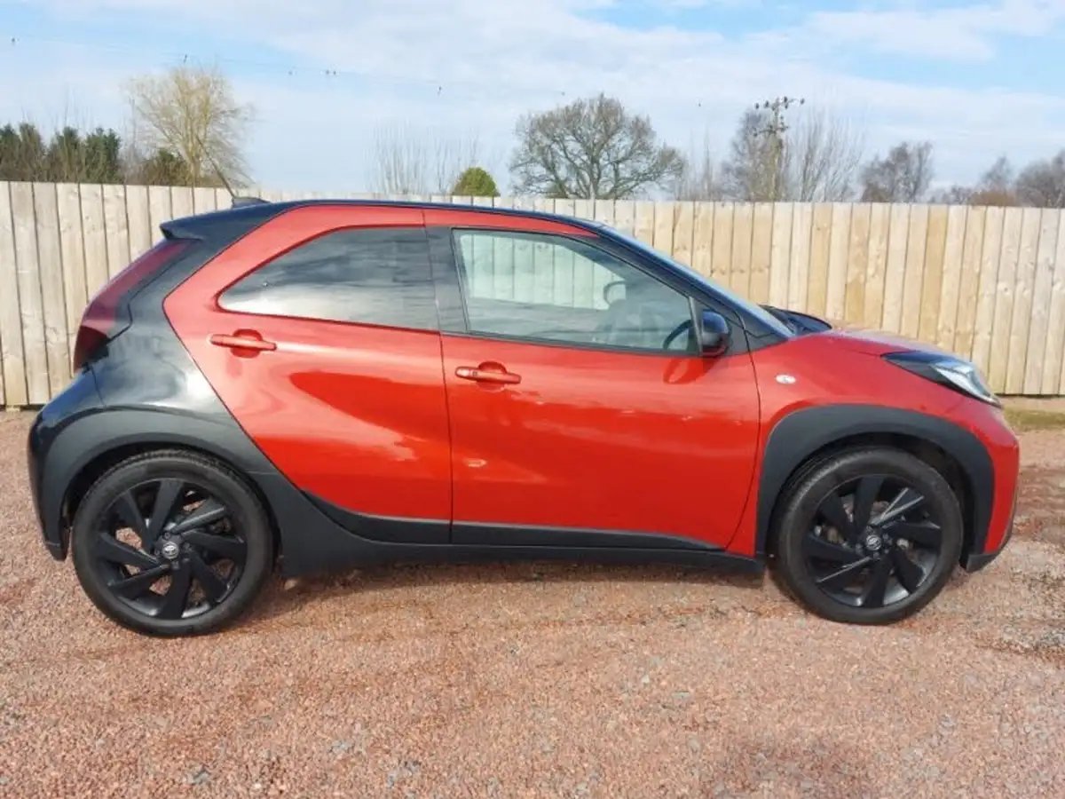 2023-toyota-aygo-x-10-vvt-i-exclusive-big-11