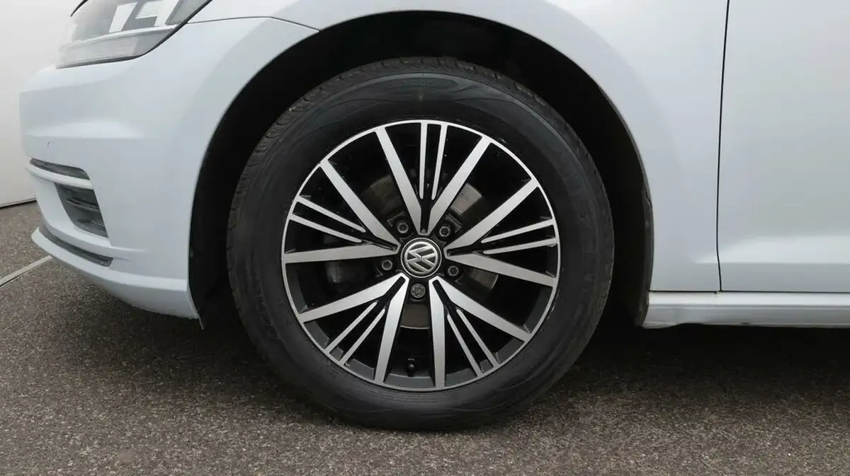 2018-volkswagen-golf-10-tsi-se-115ps-hatchback-5d-big-18