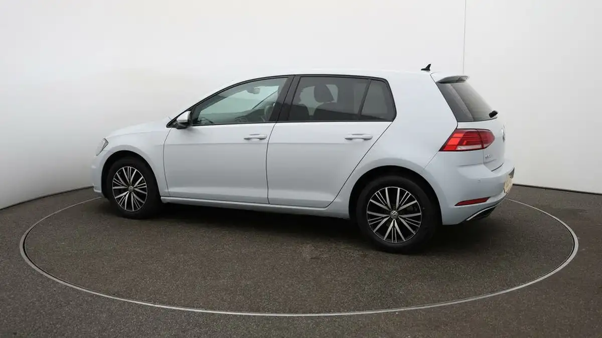 2018-volkswagen-golf-10-tsi-se-115ps-hatchback-5d-big-39