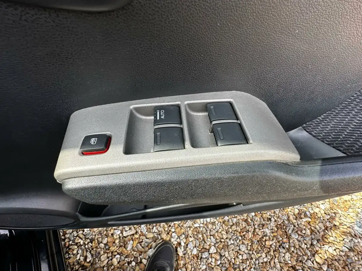 2012-honda-jazz-big-5
