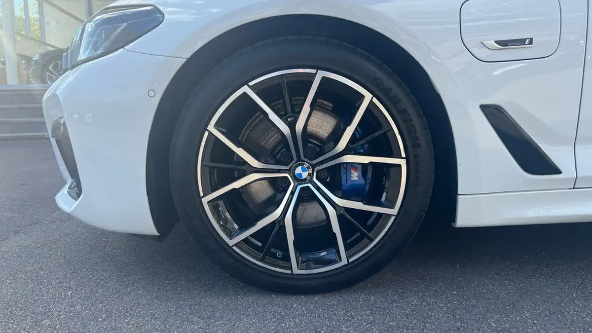 2022-bmw-5-series-20-530e-m-sport-touring-5d-big-8