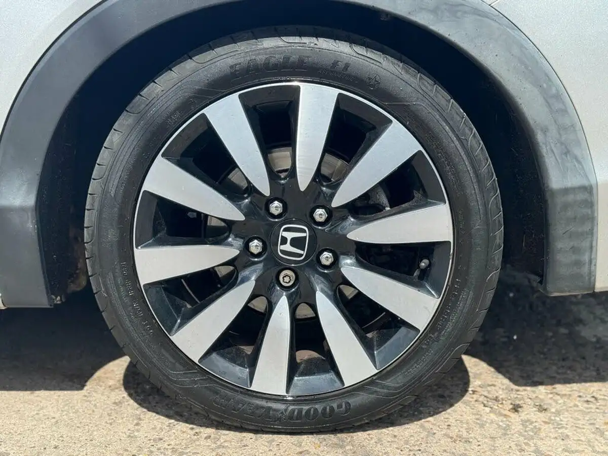 2015-honda-civic-16-i-dtec-sr-honda-connect-with-navi-tourer-big-15