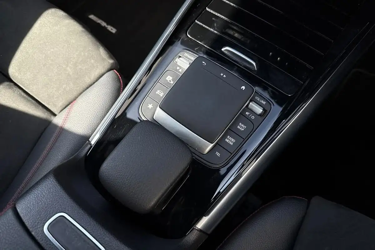 2021-mercedes-benz-gla-class-20d-gla-200d-amg-line-executive-big-22