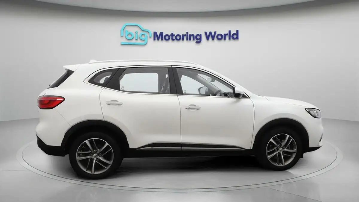 2022-mg-hs-15t-gdi-exclusive-162ps-dct-big-8