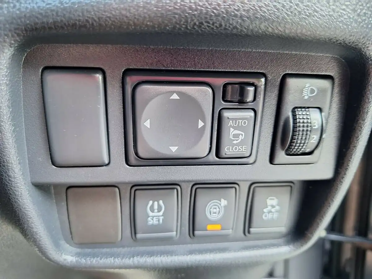 2014-nissan-juke-16-tekna-117ps-1598cc-xtronic-cvt-big-23