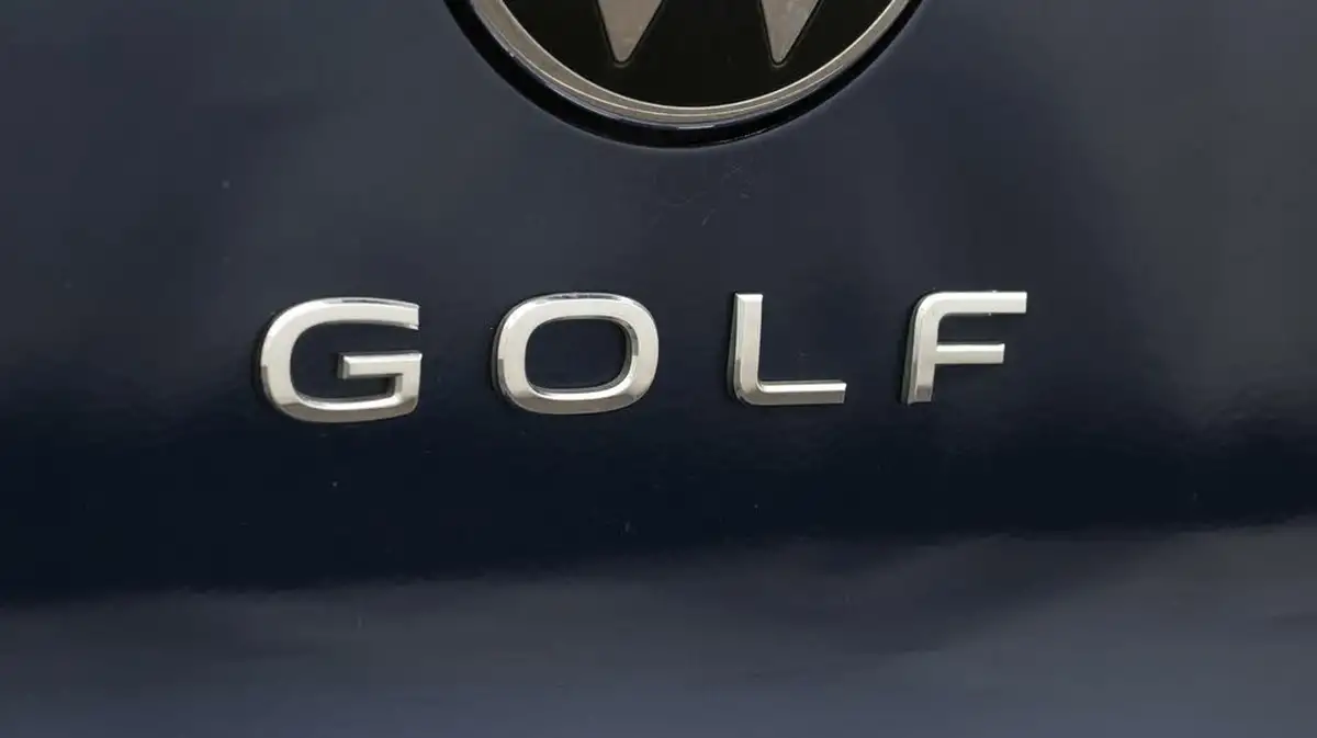 2022-volkswagen-golf-15-tsi-life-130ps-hatchback-big-21