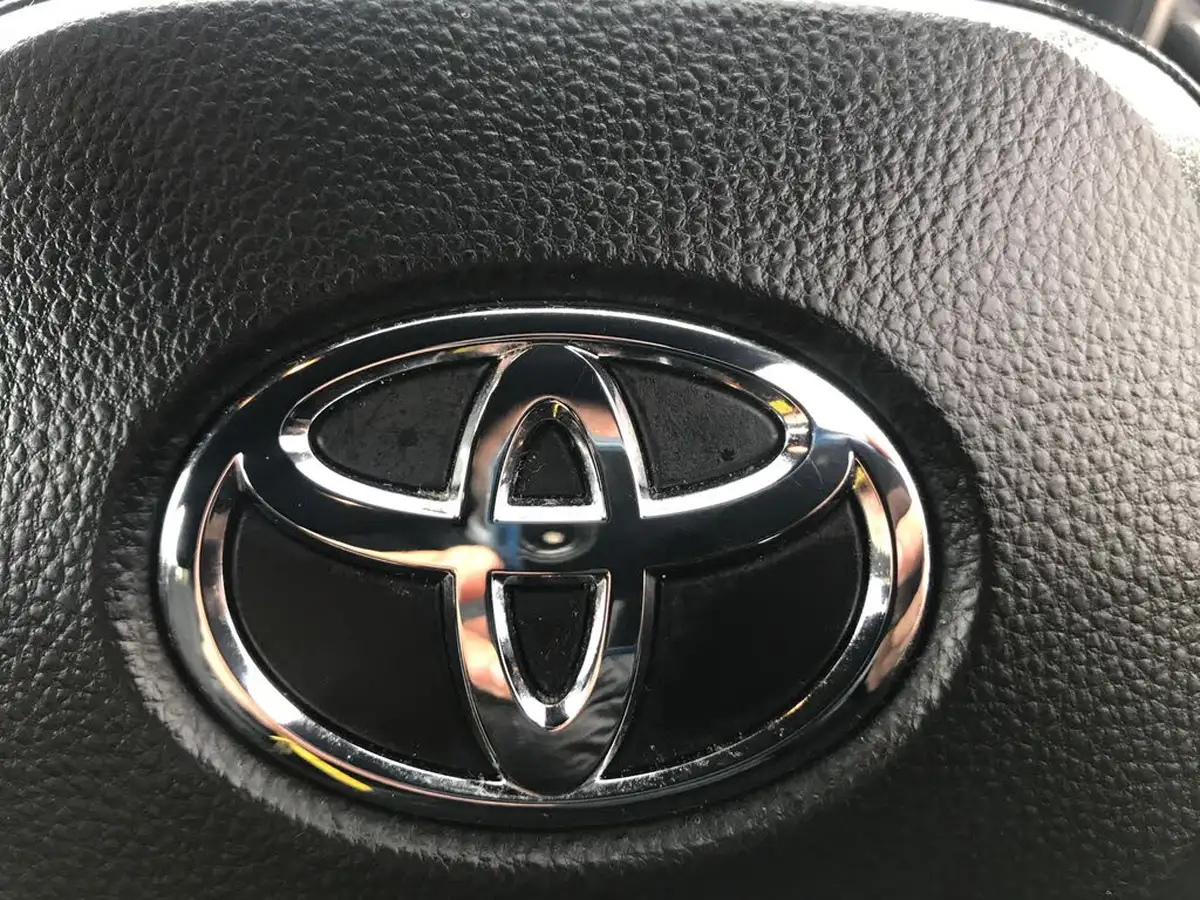 2022-toyota-corolla-18-vvt-i-icon-120bhp-trk-hatchback-5d-big-23