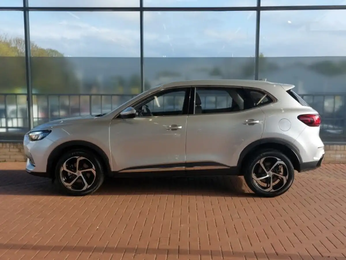 2024-mg-hs-15t-gdi-se-162ps-1490cc-big-3