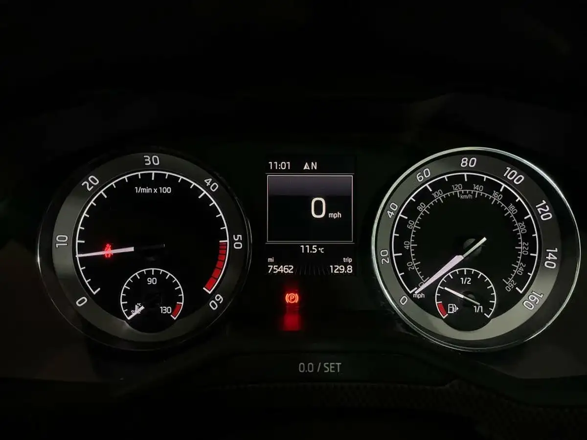 2017-skoda-superb-20tdi-sportline-estate-big-10