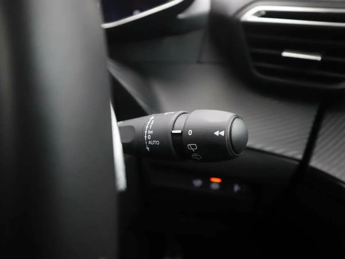 2023-peugeot-208-12-puretech-allure-premium-130ps-eat8-big-24