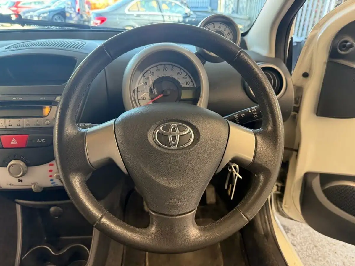 2014-toyota-aygo-10-mode-ac-5d-big-1