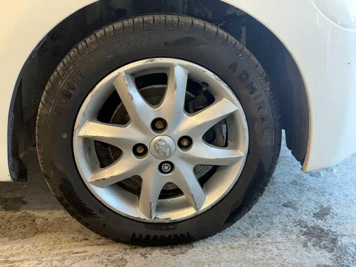 2014-toyota-aygo-10-mode-ac-5d-big-22