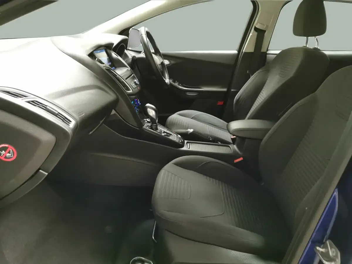 2015-ford-focus-16-titanium-estate-big-2