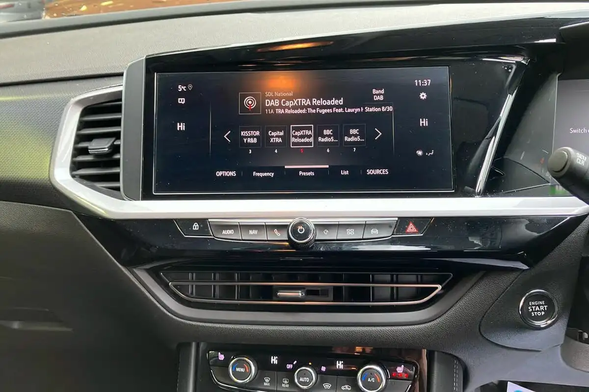 2022-vauxhall-grandland-16-elite-big-13