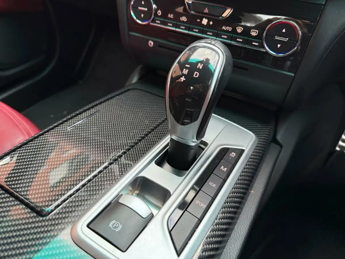 2015-maserati-ghibli-30-big-19