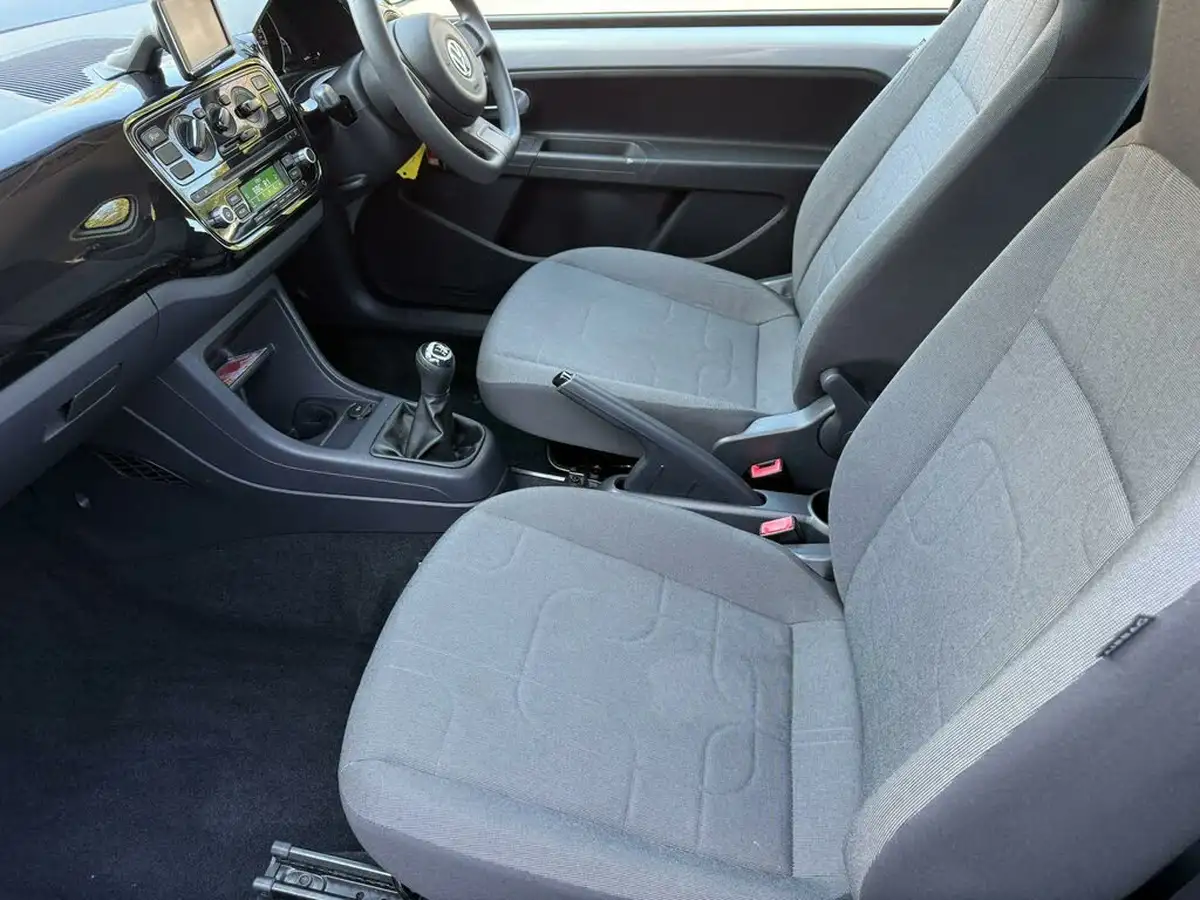 2012-volkswagen-up-10-move-up-60ps-bluemotion-tech-3d-big-9