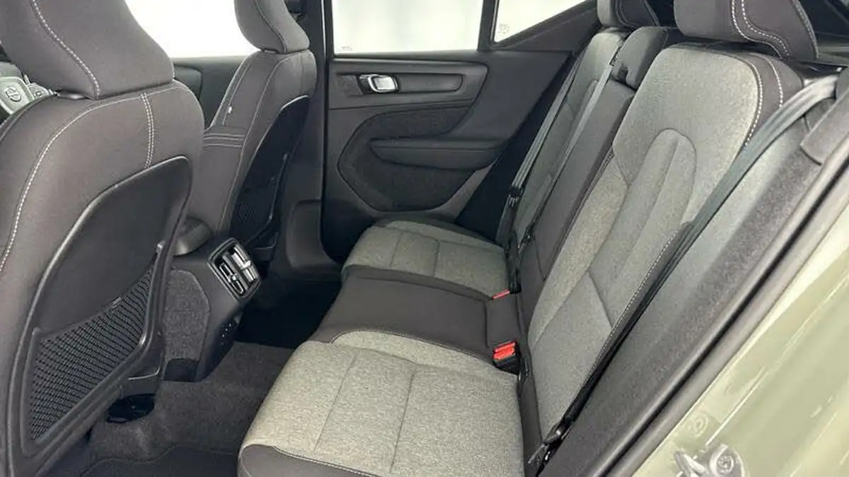 2024-volvo-xc40-20-b3-plus-big-34