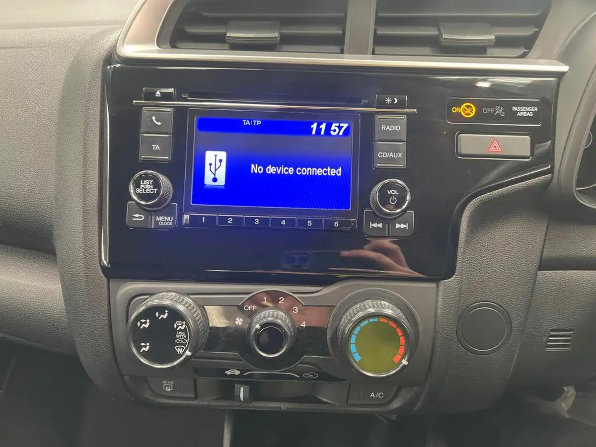 2018-honda-jazz-13-i-vtec-s-big-17