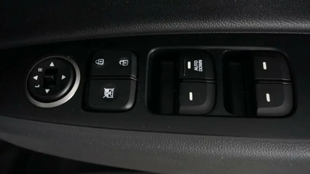 2019-hyundai-i10-12-se-big-16