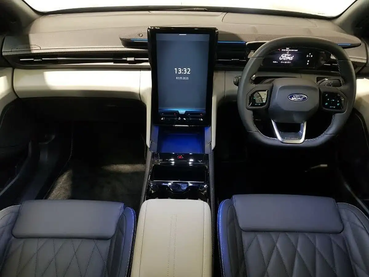 2024-ford-explorer-e-premium-286ps-77kwh-big-2