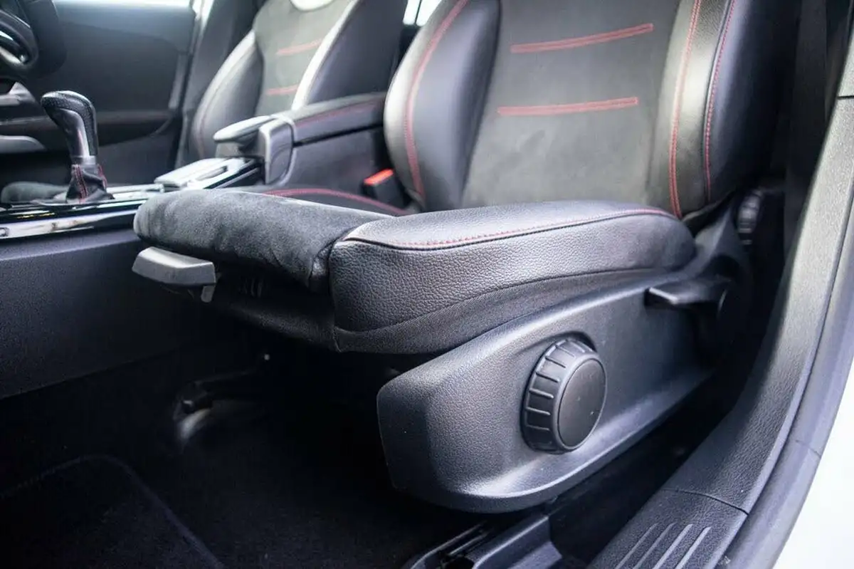 2020-mercedes-benz-a-class-13-a200-amg-line-hatchback-5d-big-25