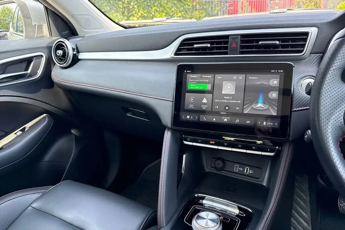 2022-mg-zs-suv-e-trophy-ev-156ps-long-range-big-48