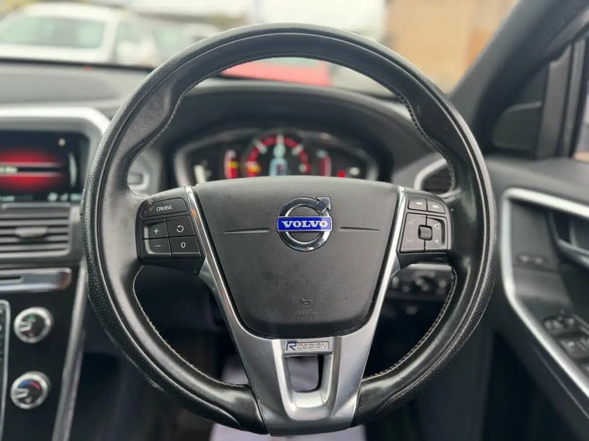 2015-volvo-xc60-24td-d4-r-design-181bhp-nav-geartronic-big-10