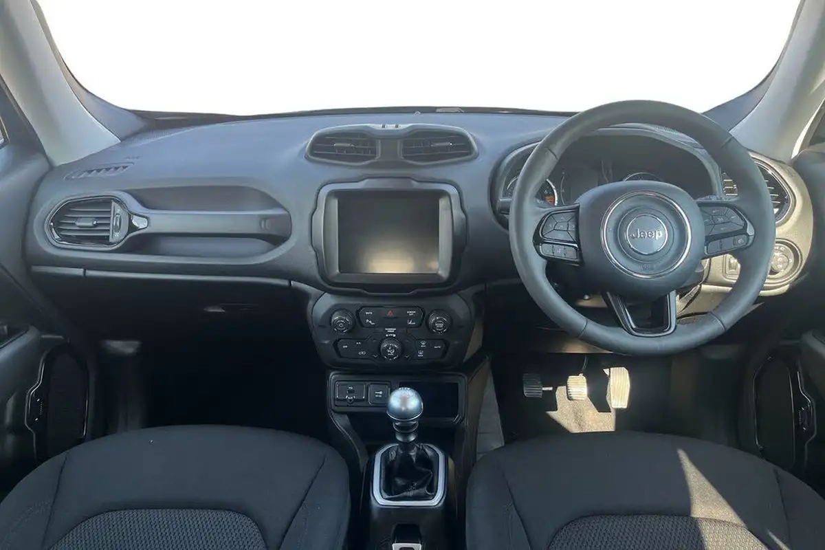 2022-jeep-renegade-10-gse-night-eagle-big-8