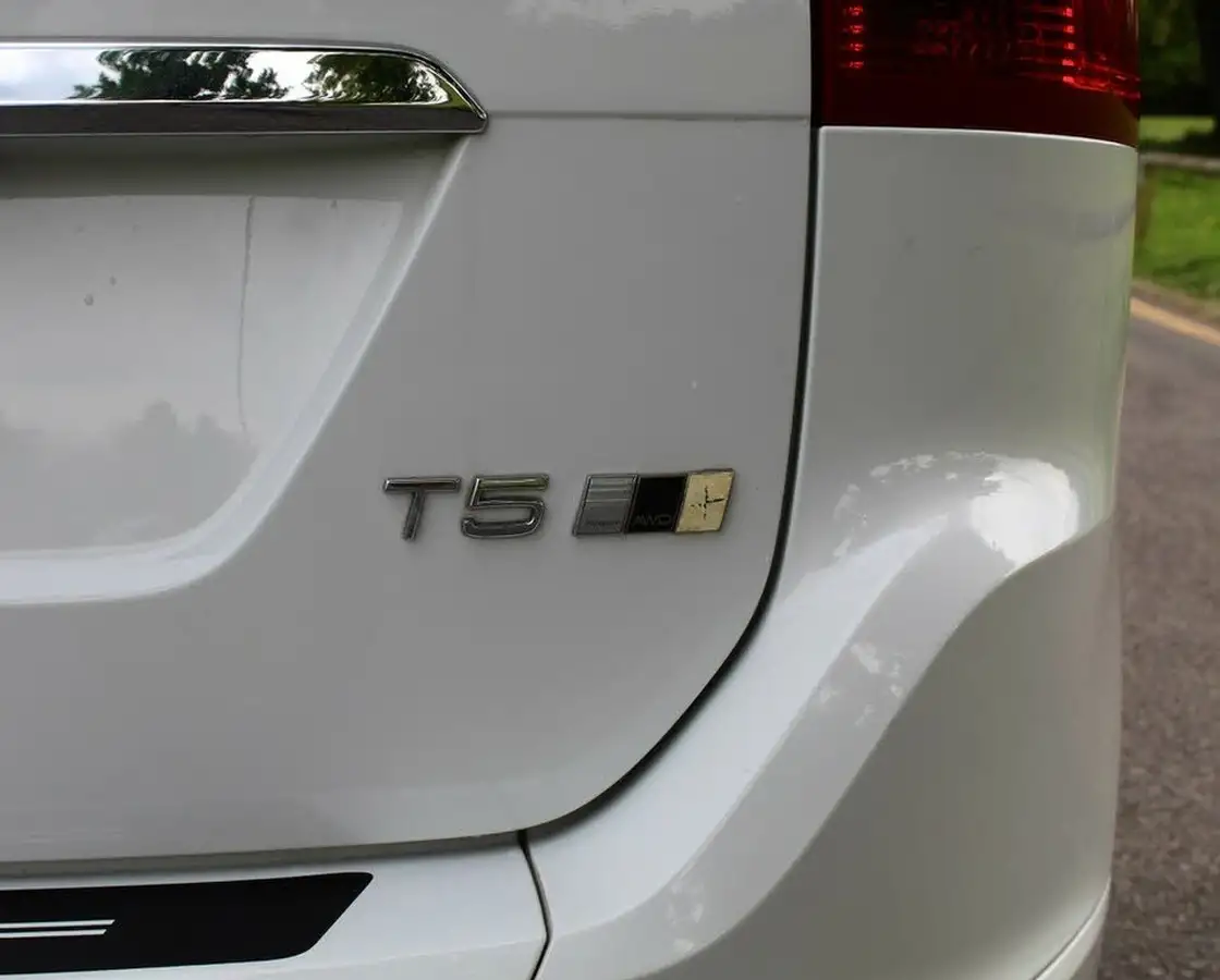 2015-volvo-xc60-big-45