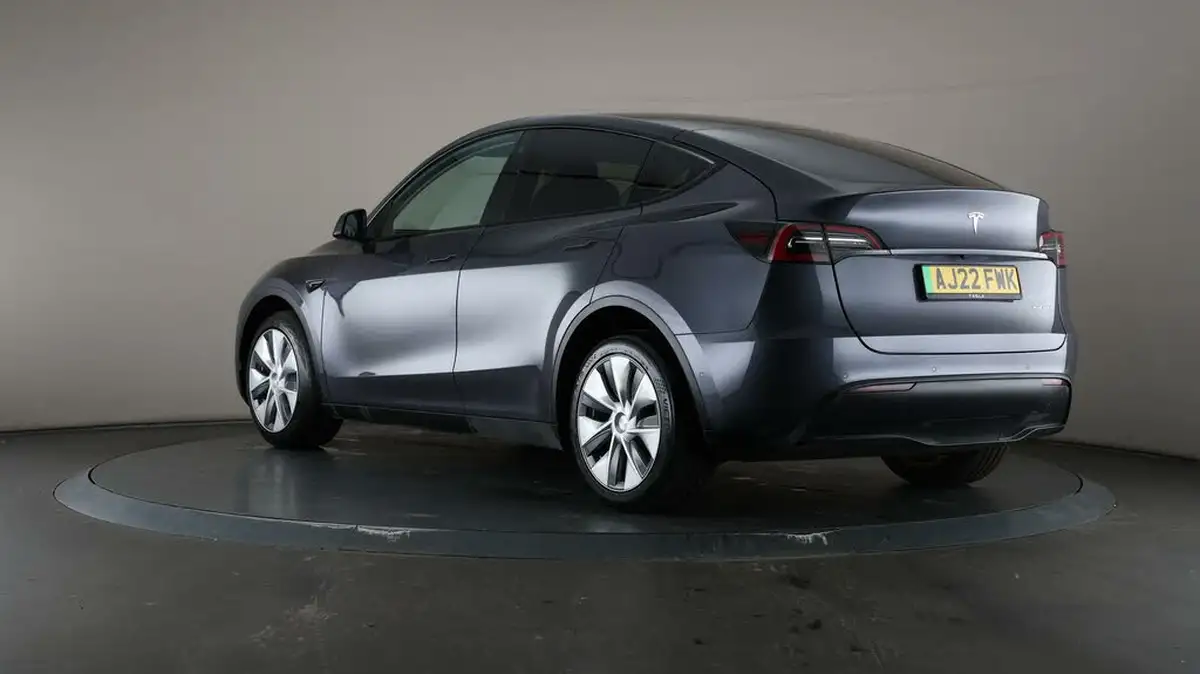 2022-tesla-model-y-e-long-range-big-64