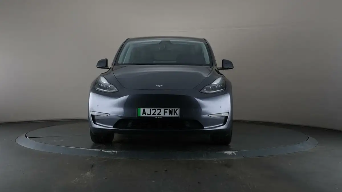 2022-tesla-model-y-e-long-range-big-40