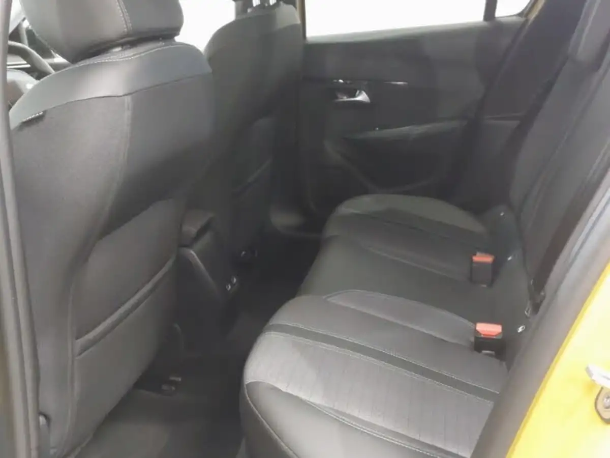 2022-peugeot-208-12-puretech-allure-premium-100ps-big-5