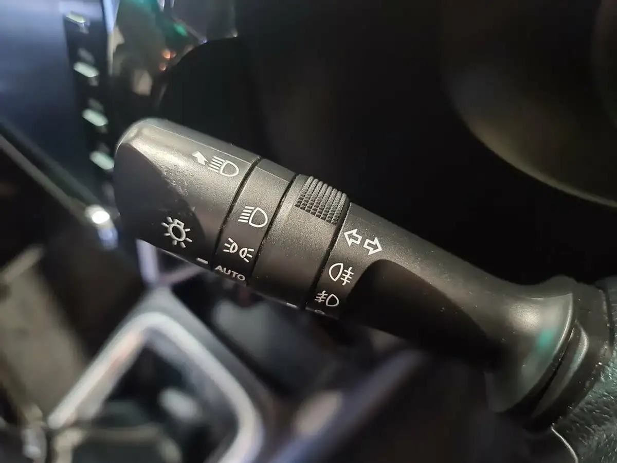 2021-toyota-hi-lux-24d-4d-icon-150hpeu6dt-e-big-25