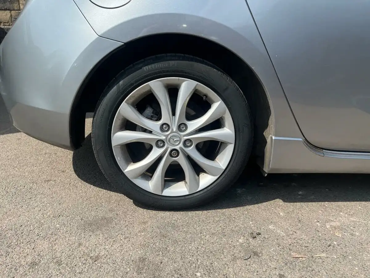 2010-mazda-mazda3-16-takuya-big-12