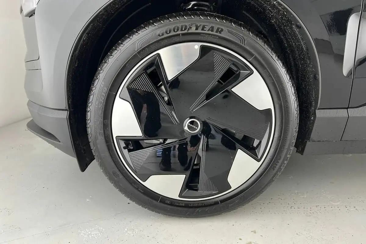 2024-volvo-ex30-e-single-motor-plus-extended-range-big-28