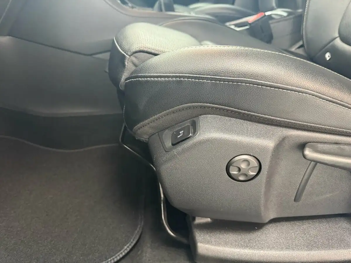 2019-vauxhall-grandland-x-12-elite-nav-big-18