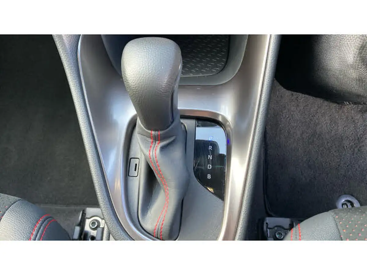 2024-toyota-yaris-15-vvt-i-gr-sport-128bhp-big-27