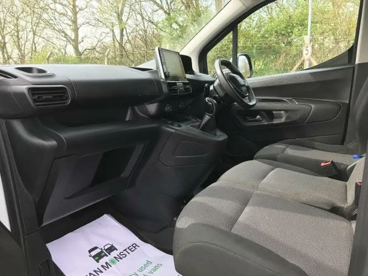 2020-peugeot-partner-15-bluehdi-1000-professional-100ps-eu6dt-panel-big-17