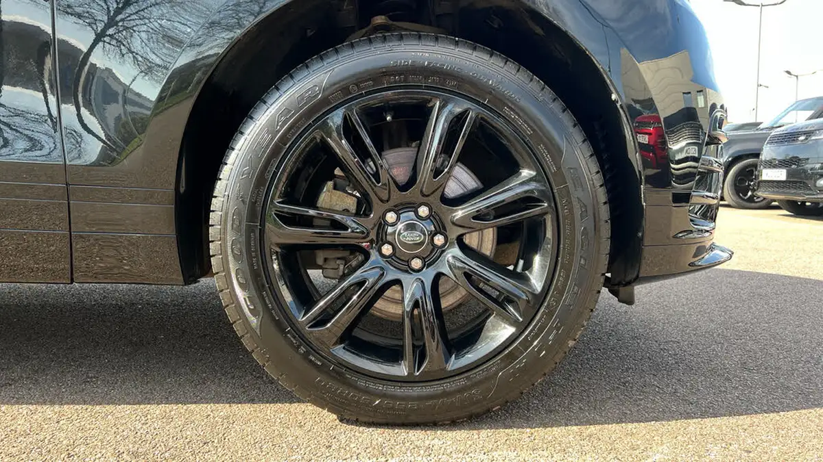2023-land-rover-range-rover-velar-20-d200-velar-big-7