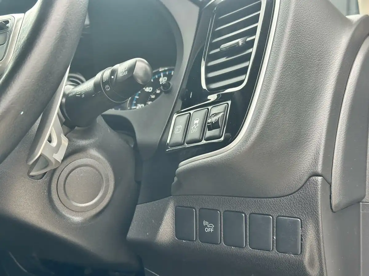 2015-mitsubishi-outlander-20-gx3h-phev-5st-big-27