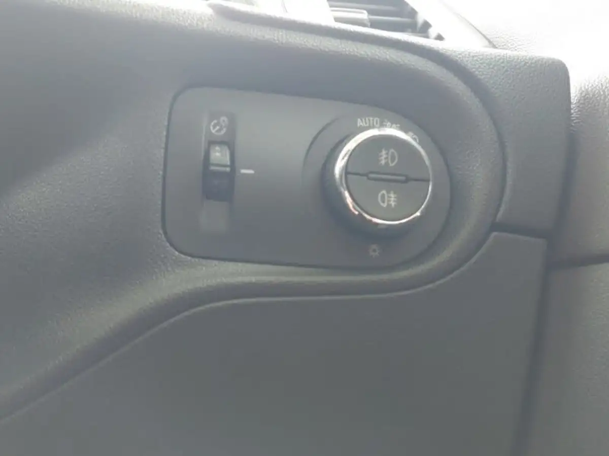 2023-vauxhall-grandland-16-gse-big-18