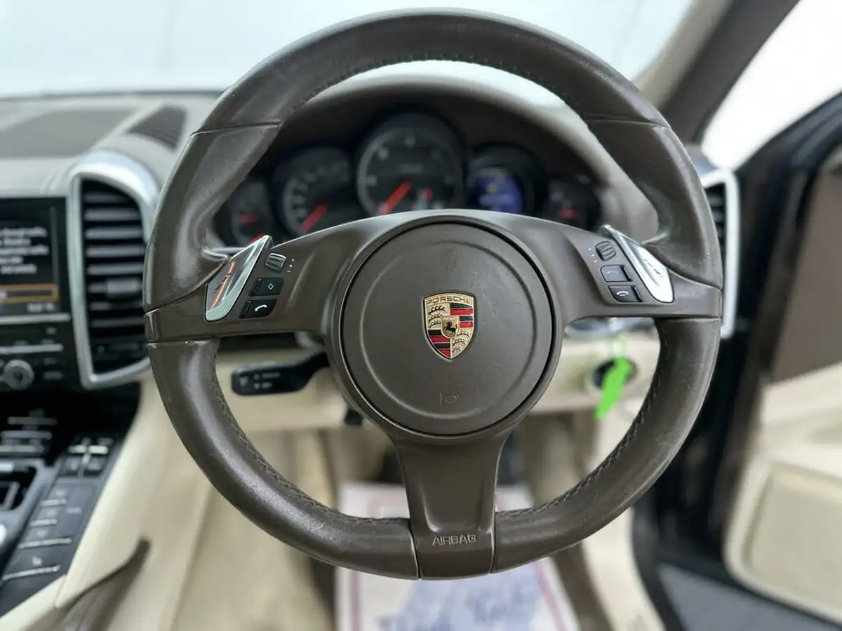 2013-porsche-cayenne-30td-big-27