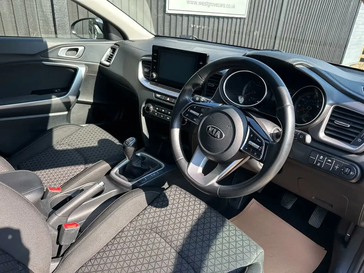 2020-kia-ceed-10-t-gdi-2-hatchback-big-14