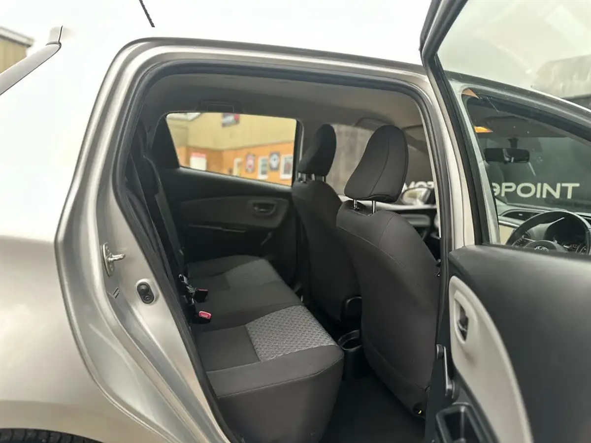 2014-toyota-yaris-133-icon-5d-big-20