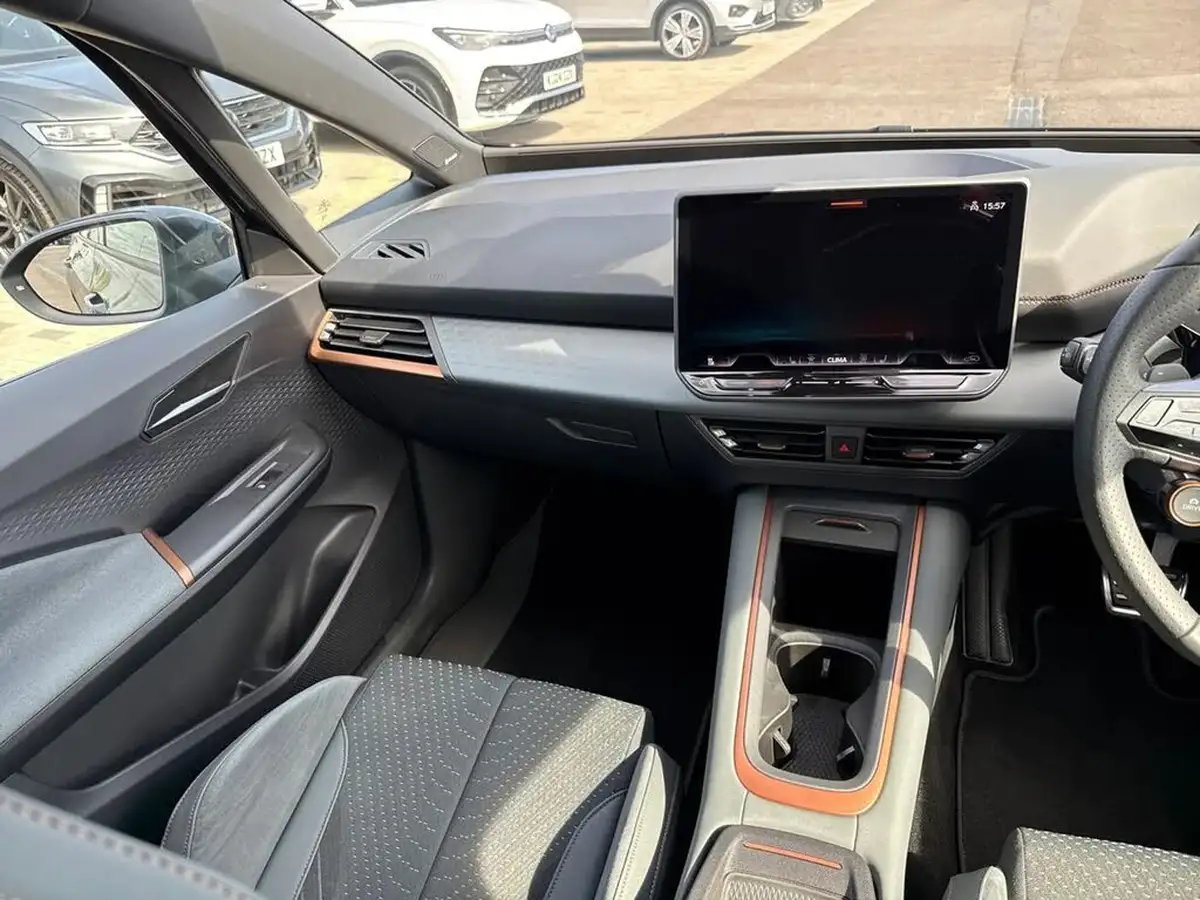 2024-cupra-born-e-vz-big-14