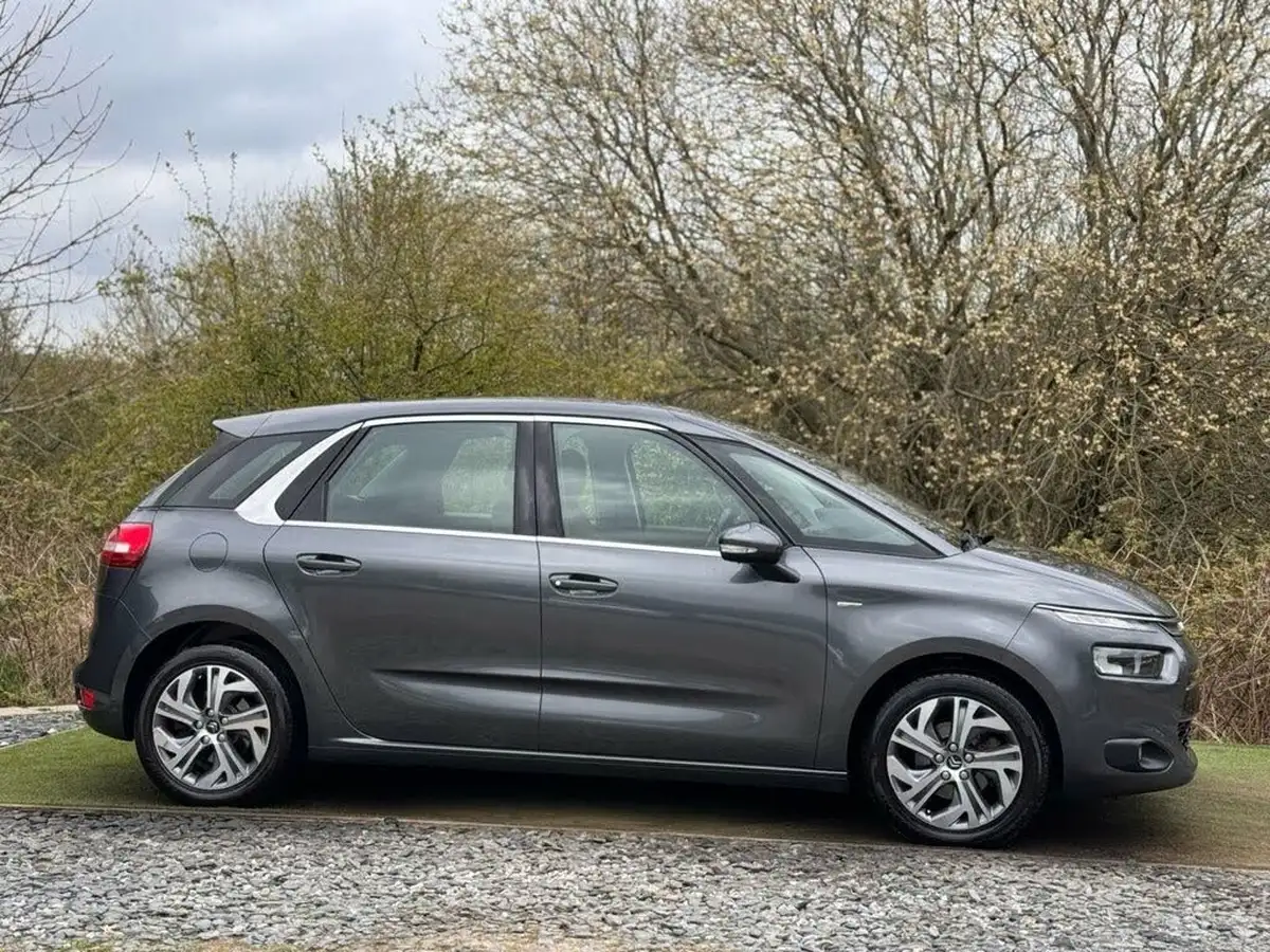 2015-citroen-c4-picasso-16bluehdi-exclusive-eat6-big-5