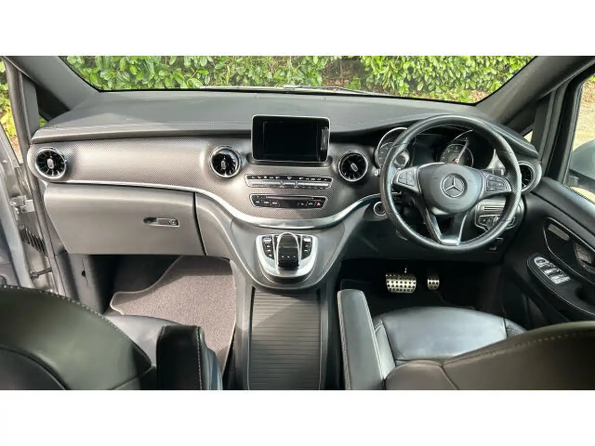 2020-mercedes-benz-v-class-20d-v300d-amg-line-extra-long-big-9