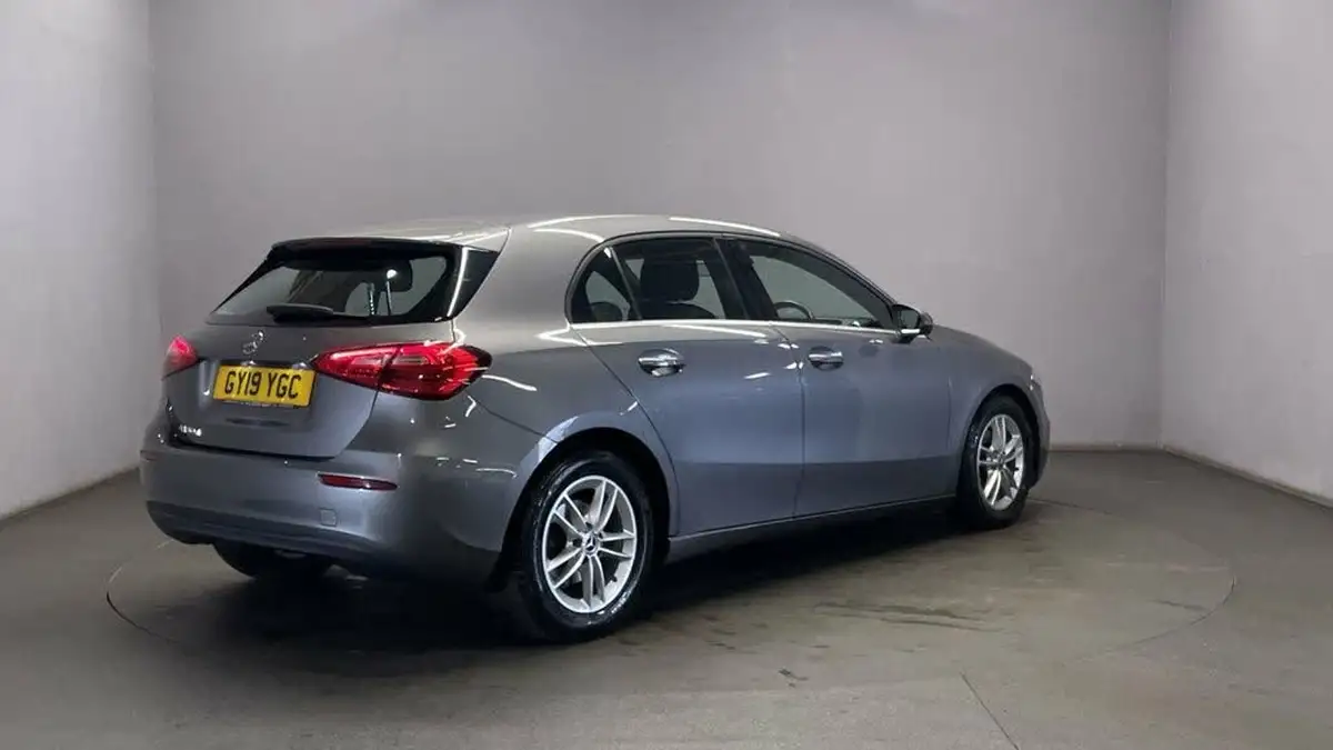 2019-mercedes-benz-a-class-15d-a180d-se-7g-dct-big-7
